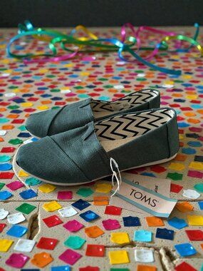 TOMS Women’s Blue Flats Size 6.5 NEW NWT